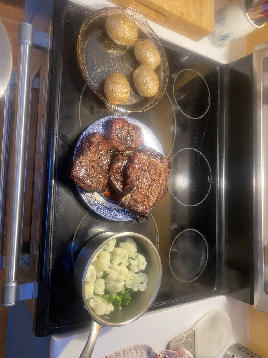 Angelsforever86's tweet photo. Dinner is served barbecued steak baked potatoes, steamed cauliflower and broccoli, covered in cheese sauce #chefandrew #menwhocook #goodfood #foodie #menwhocancook https://t.co/Y8isfrRkNC