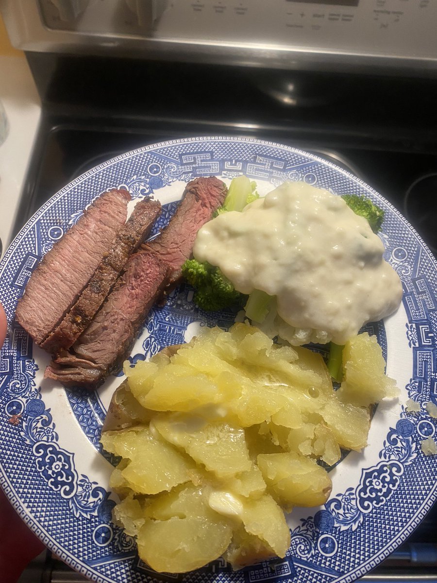 Angelsforever86's tweet photo. Dinner is served barbecued steak baked potatoes, steamed cauliflower and broccoli, covered in cheese sauce #chefandrew #menwhocook #goodfood #foodie #menwhocancook https://t.co/Y8isfrRkNC