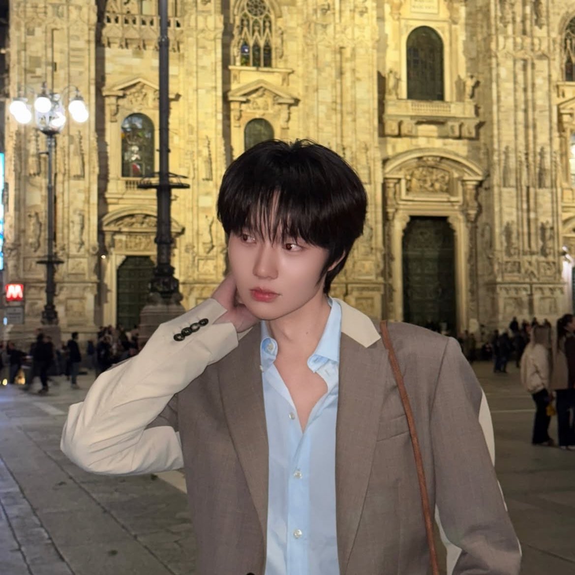 รู้สึกเหมือนกันว่าช่วงนี้น้ำปิงเริ่มคงที่แล้วจริง ๆ นี่ไม่ได้มองว่าน้องสับสวิชท์หรืออะไรเลย มองว่าเบสของน้องจริง ๆ มันคือ ‘ความงาม’ อะ ชีเป็นคนที่ ‘ดูหรูหราแต่ยังเข้าถึงได้’ จริง ๆ ที่เห็นได้ชัดเลยคือในไอจีช่วงนี้เสื้อผ้าที่น้องใส่หลากหลายแนวมาก ๆ