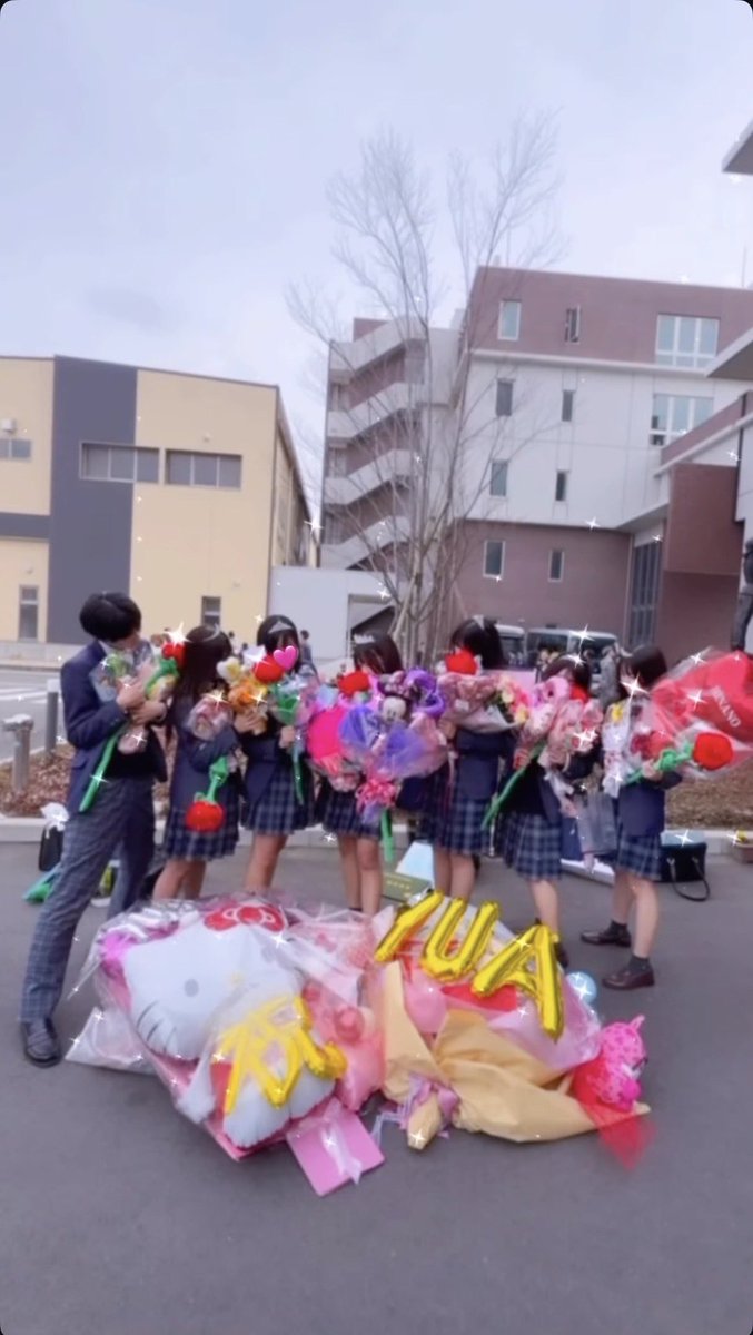 riataro03's tweet photo. 2026.03.02 卒業式でした
前日に祖父母へ花束渡しに行ってた..
まさかの当日ママパパへも花束用意してくれてました お友達や後輩から花束もらって幸せだね(◍˃ ᵕ ˂◍)#記録 #卒業式 #ヒーローズアカデミー #高校生活終了 https://t.co/Yo3ZkDIshK