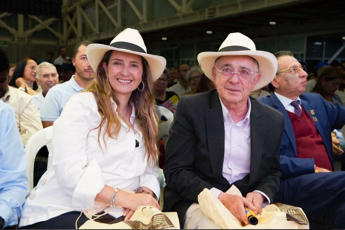 🇨🇴🚨 ¡ÚLTIMA HORA!  
¡Paloma Valencia acaba de ganar!  
El uribismo se impone y redibuja el mapa electoral de Colombia.  
¡El uribismo volvió con fuerza!  
Vamos por la Presidencia.  
Como en los viejos tiempos de grandeza, seguridad y prosperidad.  
¡Colombia despierta!
