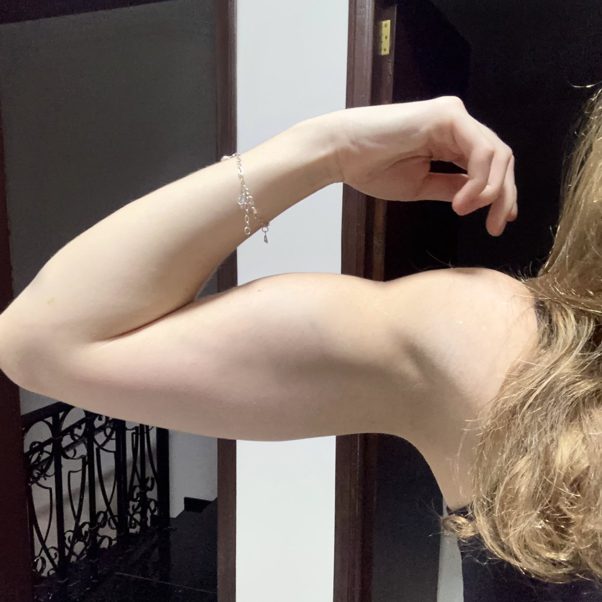 bayonett444's tweet photo. lifting heavy won’t make you bulky btw https://t.co/7uFhpvfxmt