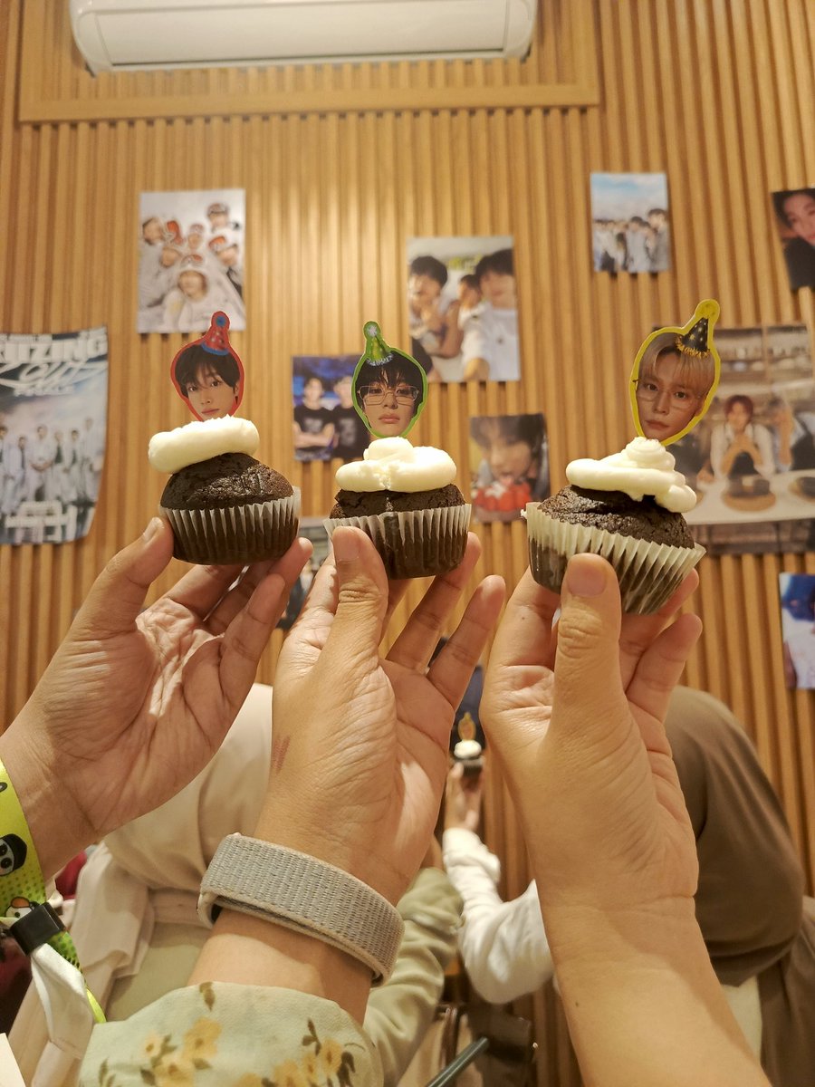 sim2saem's tweet photo. a celebration for March boys, RIIZE and BRIIZE @andolbin_band 라이즈 브리즈 모두 수고했엉~ 오래오래 보쟈 다음에 또 만날 (⁠｡⁠･⁠ω⁠･⁠｡⁠)⁠ﾉ⁠♡ https://t.co/Qy50OcFGsD