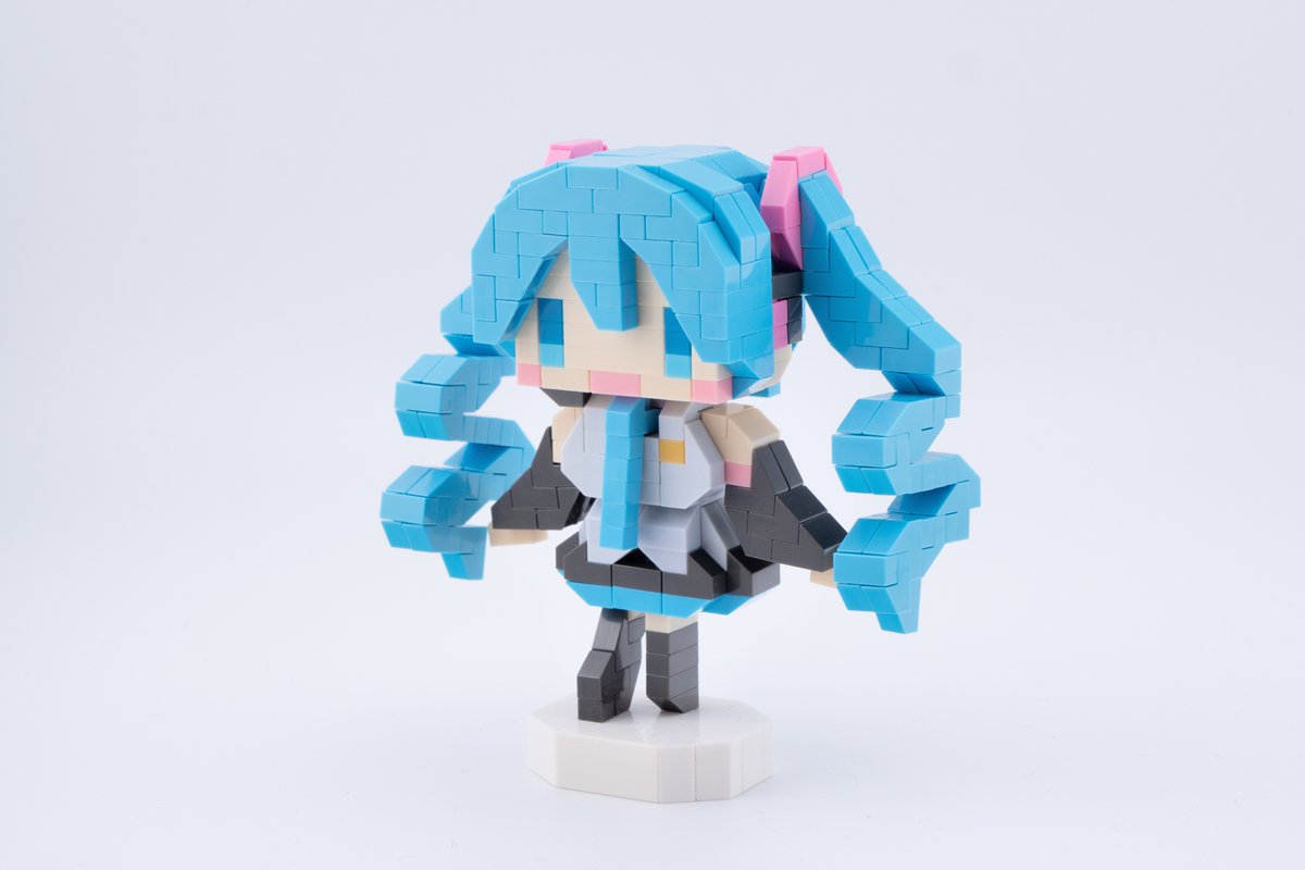 initialstar tweet media