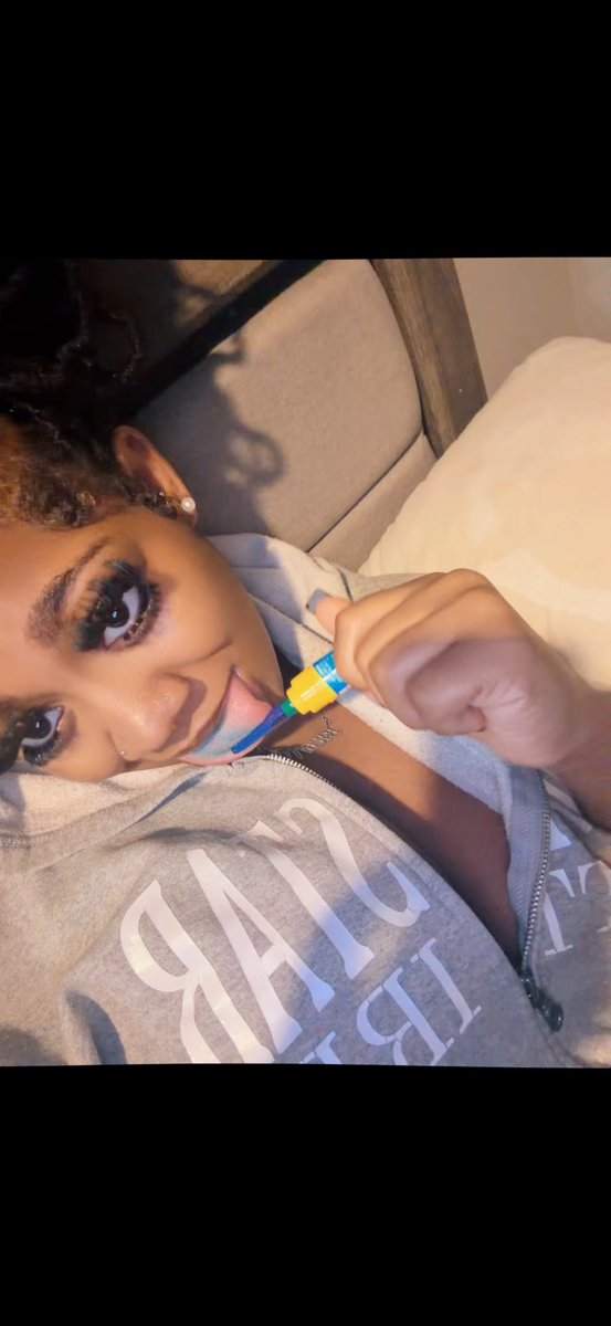 👩🏽‍❤️‍💋‍👩🏽 tweet media