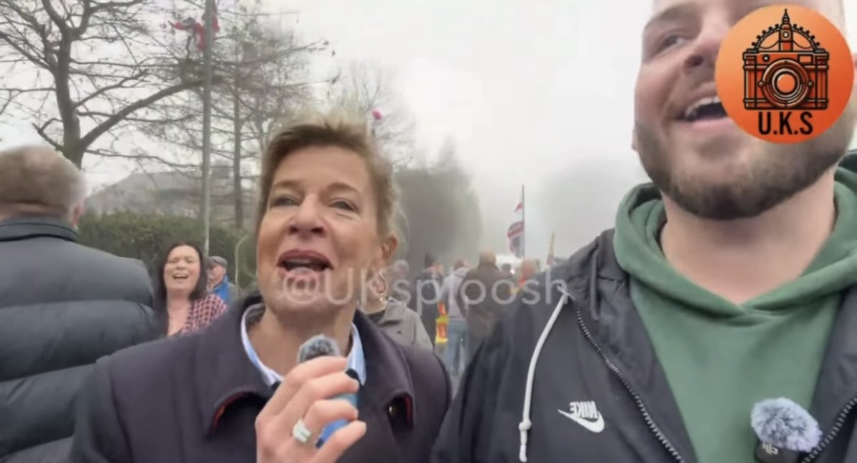 UKSploosh tweet media