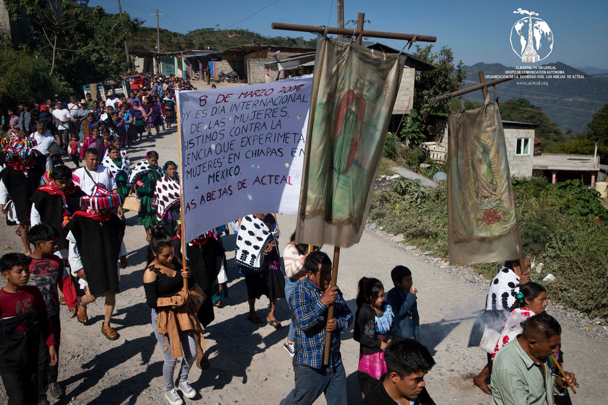 Avispa_Midia's tweet photo. Este #8M2026, las #MujeresAbejas de Acteal "alzamos la voz desde Chiapas para decir: ¡Basta! Nos duele #México, nos duele el sufrimiento de las #MadresBuscadoras de sus hijas sin saber dónde están", expresan las mujeres de #Acteal.      

 #8m #8demarzodíadelamujer #DiaDeLaMujer https://t.co/q0PXhMR6GA