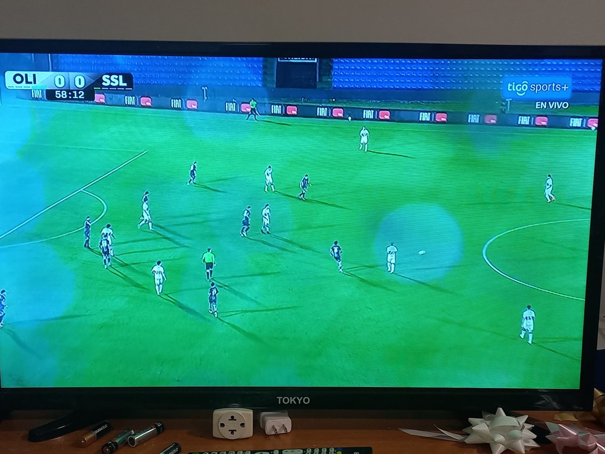 Fabri_Soto's tweet photo. Lo de @TigoSportsPY es un mamarracho. @OlimpiaMedia @elClubOlimpia esta es la imagen que suben de un partido... Con gotas de agua por la lente de su cámara. Una falta de respeto. Estamos en 2026 https://t.co/aaHm7RIs6h