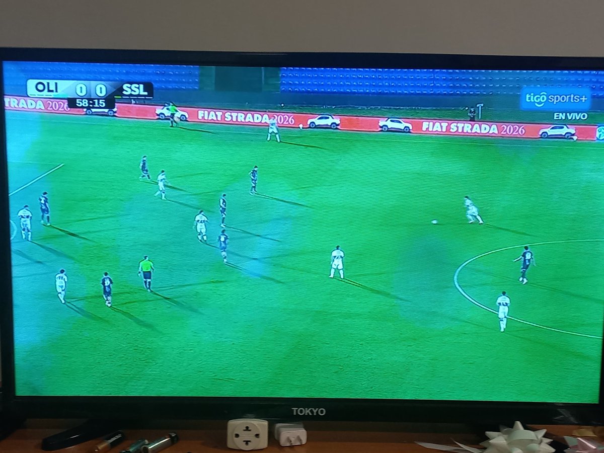 Fabri_Soto's tweet photo. Lo de @TigoSportsPY es un mamarracho. @OlimpiaMedia @elClubOlimpia esta es la imagen que suben de un partido... Con gotas de agua por la lente de su cámara. Una falta de respeto. Estamos en 2026 https://t.co/aaHm7RIs6h