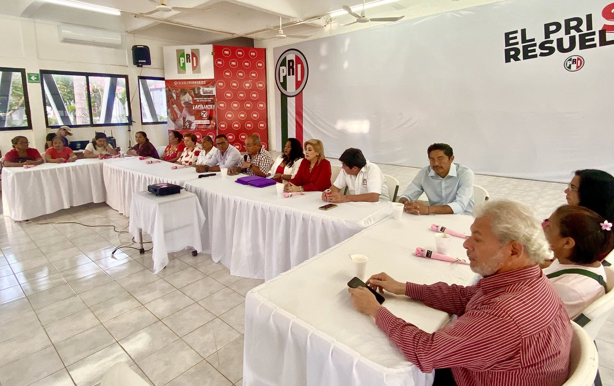 CarlosCastilla8's tweet photo. En la Conmemoración del 8M de la lucha de las mujeres por sus Derechos, ha sido este Partido @PRI_Nacional , el que más a hecho en el empoderamiento de las mujeres en México. #PiensaEnGrande #SoyBarrioBravo #DeBuenaMadera @coraamaliacm @caroviggiano @alitomorenoc @EPN https://t.co/C9LW7KbkSf