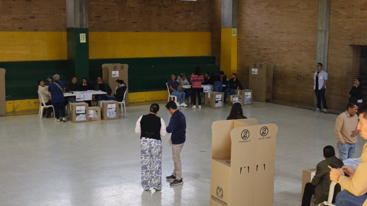 🔍 #Tocancipa cerró los comicios con tranquilidad y participación ciudadana.

Con 11 puestos y 126 mesas, hubo un flujo constante en el Colegio San Luis Gonzaga y el CIC para atender a más de 40.000 ciudadanos sin incidentes.
📰👉conexionsabana360.com/historias/esce…

#Elecciones2026