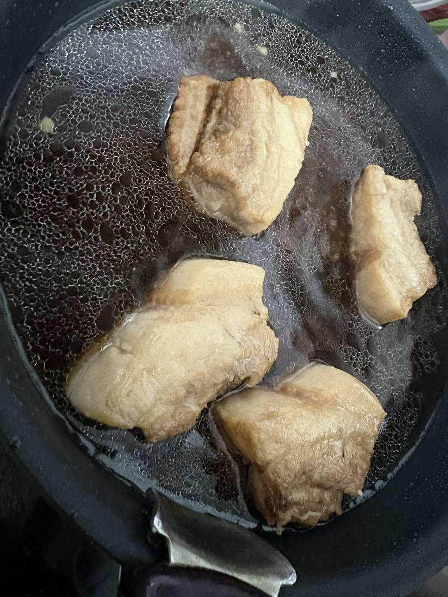 昨日の夕ご飯  多めに 出来ちゃった！
これでも 小さいブロックだけど
最近の長岡市のスーパー 肉とカップ麺 安すぎ！！