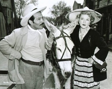 noirfoundation's tweet image. Born  on this day in 1910, the Queen of Hats Claire Trevor! What's your  favorite film of hers, noir or not? You can also tell us which of her  hats is your fave.
#TCMParty #botd #clairetrevor #noirbirthday