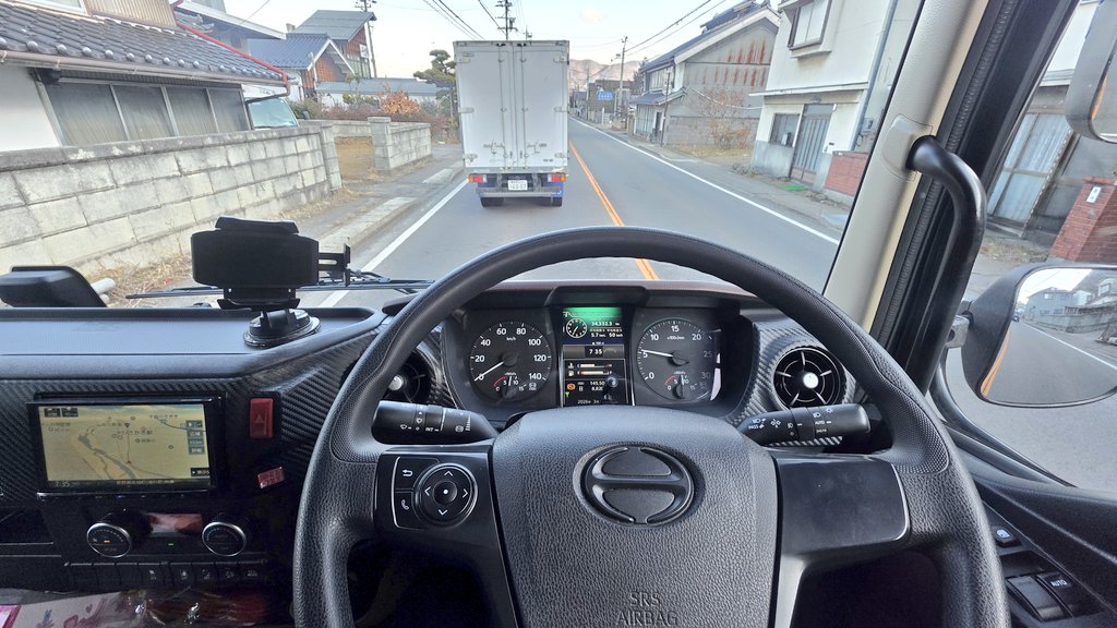 大型でお花を引取って会社で4トンに積み替え、2度目のセット完了！笑
上田▶坂城▶篠ノ井▶長野駅前

半年ぶりの4トン！
めっちゃ小回り効いて無敵すぎる😂