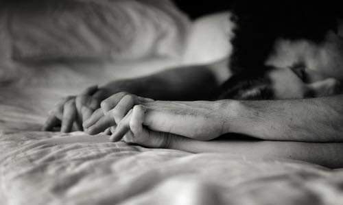 Diversa_Mente's tweet image. ...la mia non è proprio fame.
E' più voglia di un letto disfatto.

Fate l'amore, non fate la guerra.

#makelovenotwar