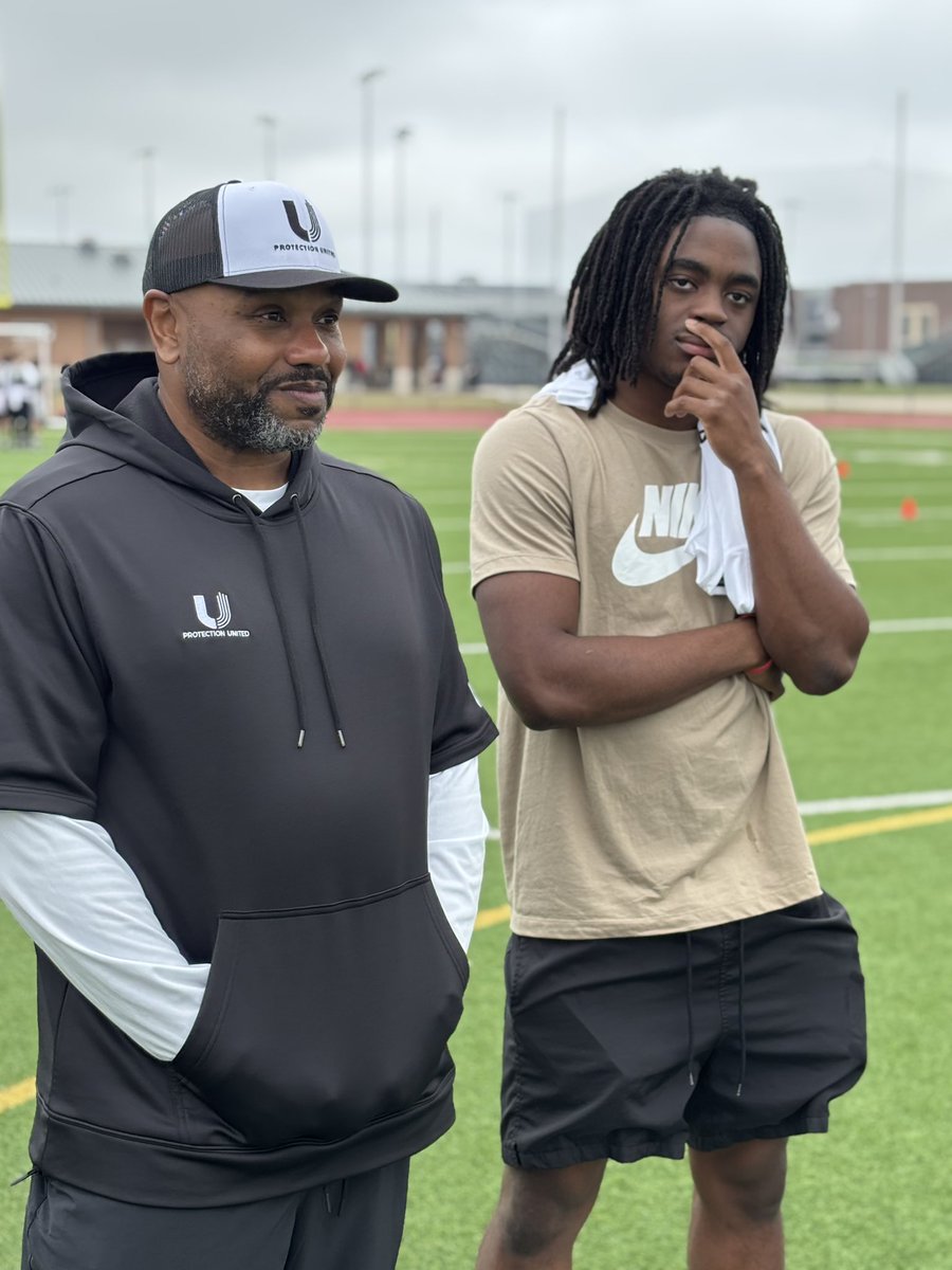 MickensJay's tweet image. Another great @Rivals Camp!  Wasn’t able to get pictures with all of our @TheProtectUCrew members that were invited to this, but did get these three @jmvilmael22 @Corbin_Smejkal @BennyEaste12886 #RivalsHTown #ProtectU @RivalsHS @samspiegs @GPowersScout @mahrowkeen