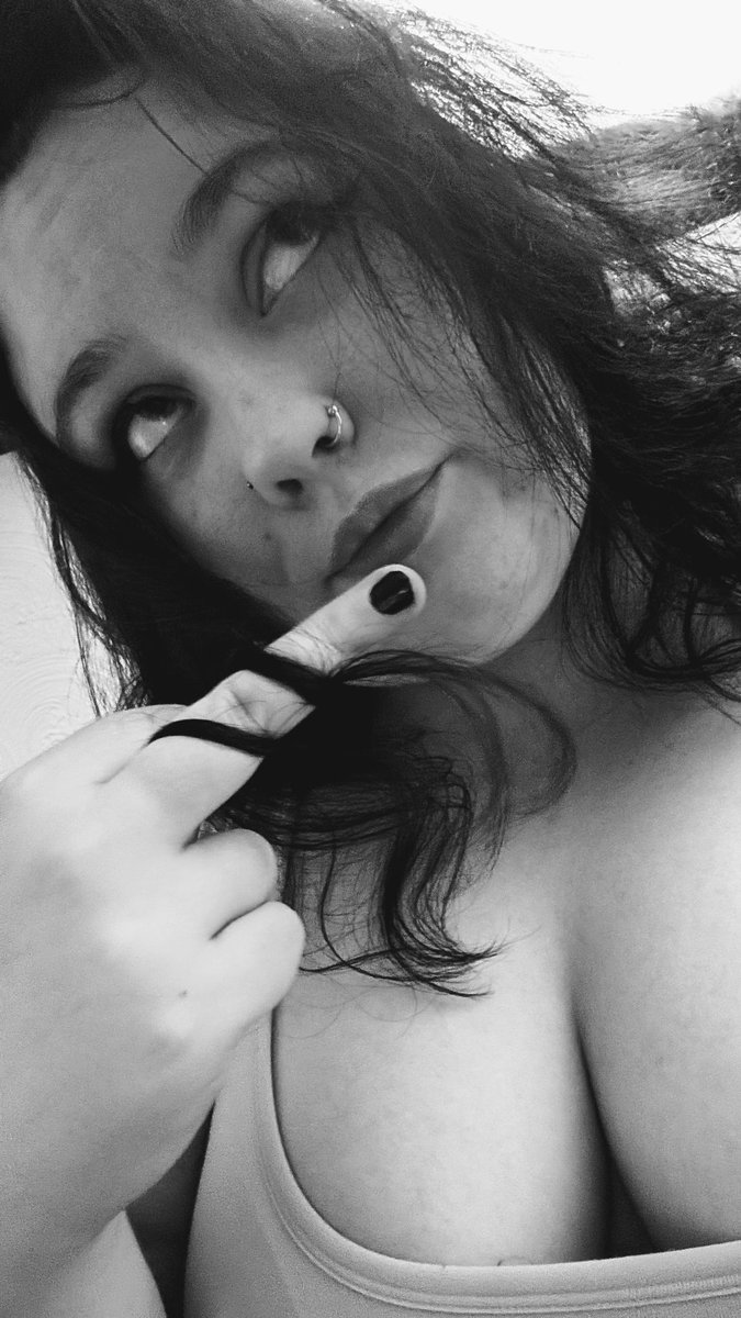 ThePaintedMistress tweet media