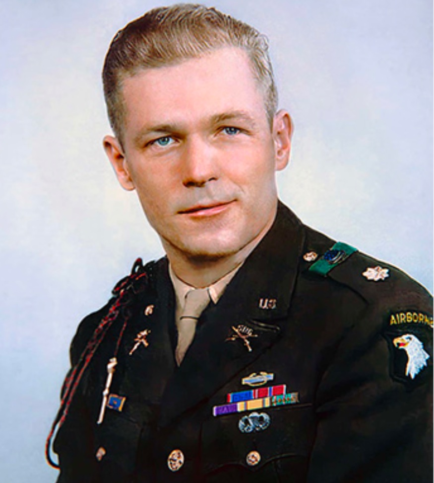 81 years ago today, Captain Dick Winters of 506th PIR, US 101st Airborne Division, is promoted to the rank of major at Haguenau, France. 🪖