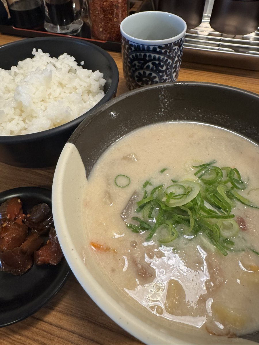 MEGAneee tweet media