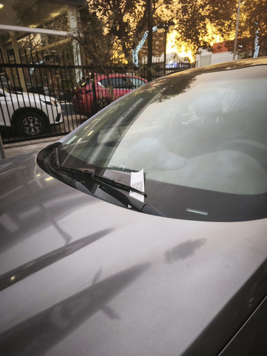 simonky016's tweet photo. Dejan puesto el ticket en el auto y se mandan a cambiar y así sigue marcando, la corrupción ha llegado hasta los estacionamientos de los bomberos de viña @munivina @adnradiochile @biobio @Cooperativa @biobiovalpo @maca_ripa @biobiovalpo @bomberosvina https://t.co/wvg2QOBQoT
