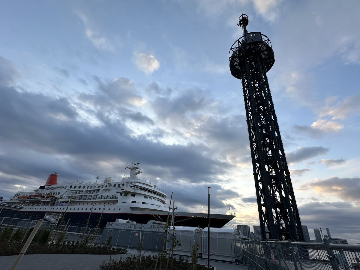 keizo1111's tweet photo. Good morning TOKYO！
2026.03.09 🌤️ 4℃
おはようございます。
晴海に『にっぽん丸』が停泊中。
最後の東京港入港。ブレザーを着たような上品でトラディショナルな船体。美しい。5/10で引退。僕は20日からチャータークルーズで乗船。西村直人さんサポートで35年の節目を船上で迎えます🚢 https://t.co/GzrPoeChSX