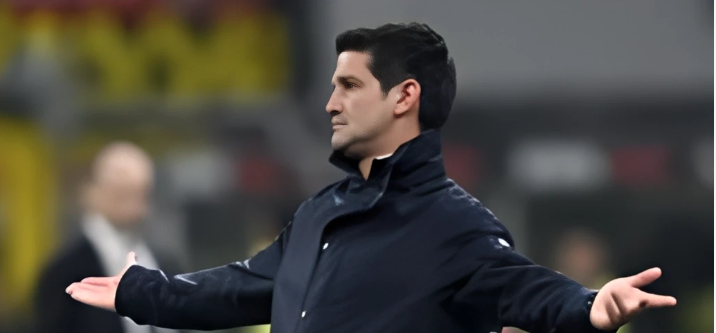 ladolcejuve's tweet image. Ricordo una certa squadra con 9 punti di vantaggio sulla 2° a 8 turni dalla fine...poi su un campo trasformato in piscina quella squadra perse lo 🛡️consegnandolo alla Lazio
L'inter ha 7 punti di vantaggio sul Milan e mancano 10 giornate alla fine, può succedere di tutto 🙃😎