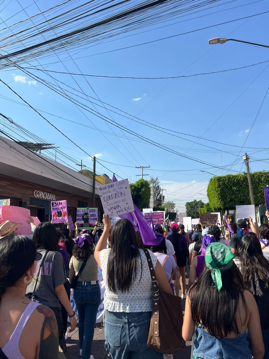 BELLATRIX_RAZO's tweet photo. Marcha León #8m 💜

El día de hoy a las 4:00 de la tarde comenzó la marcha conmemorativa por el día internacional de la mujer en la ciudad de León, Guanajuato.

El contingente salió del Arco de la Calzada y se dirige a el Jardín Principal frente a la Presidencia Municipal. https://t.co/9Cu2s5WY7x