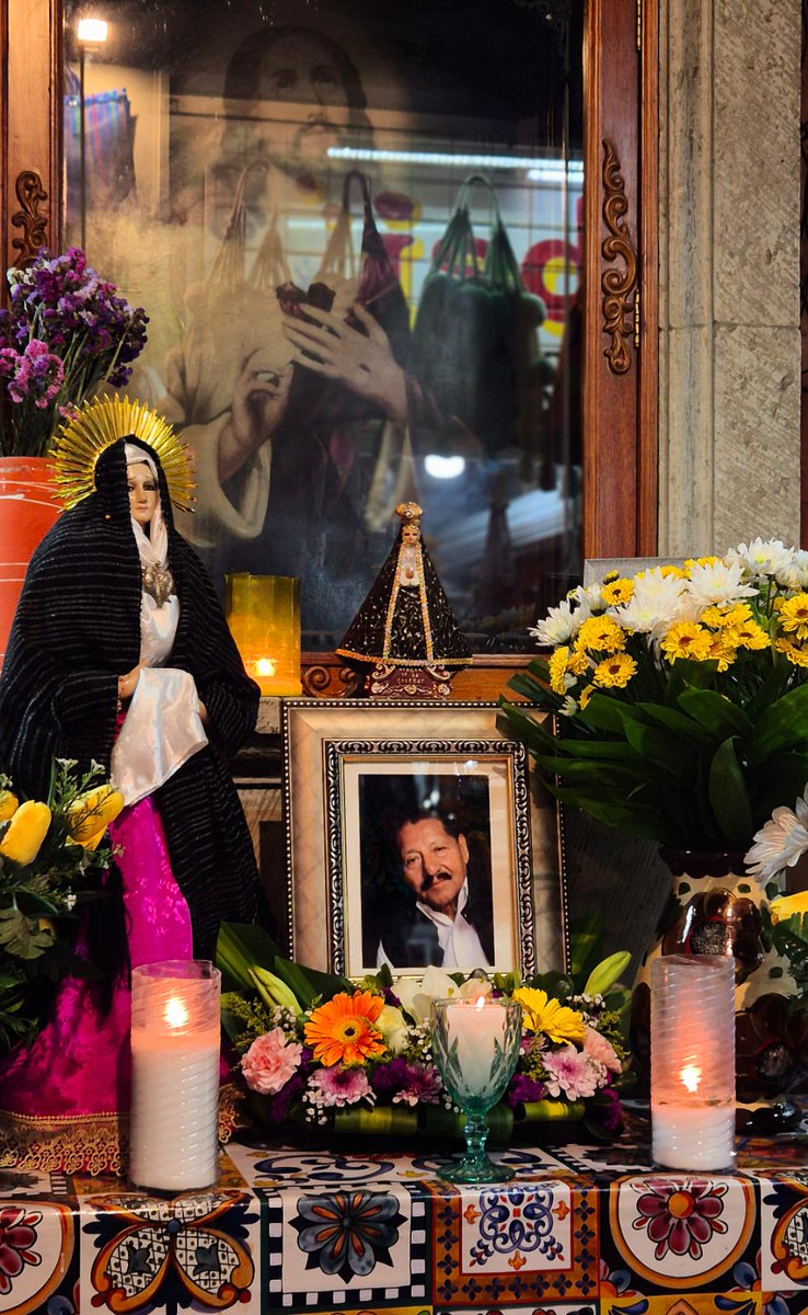 JesusGHerreraP's tweet photo. En el Mercado Benito Juárez Maza, se recordó a Don Amancio Pérez Ruiz en su 4° aniversario luctuoso.

Entrañable personaje de la cultura oaxaqueña e inolvidable líder de mercados.

¡Mi querido viejo! https://t.co/Wp7Ojk62UR