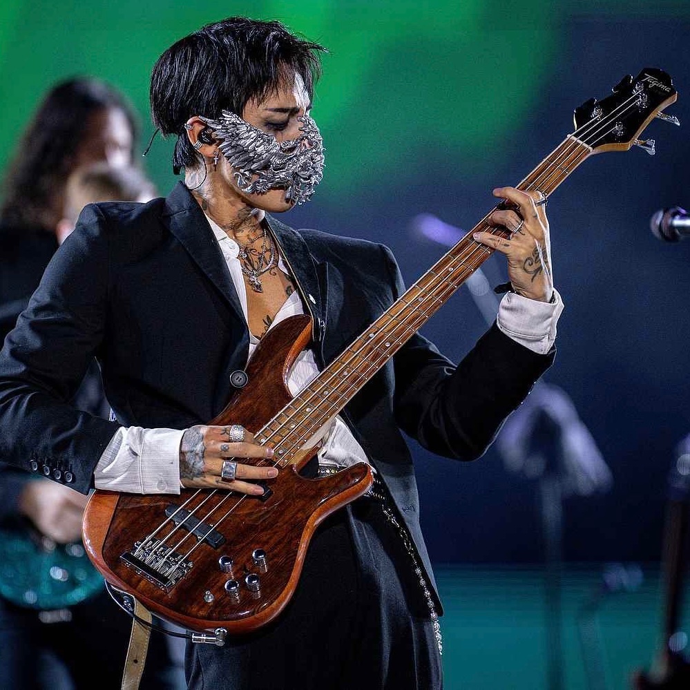 dpriansupremacy's tweet photo. I honestly think this mask belongs in a museum, like an artifact that deserves to be displayed in a glass case with its own little spotlight frrr https://t.co/wpr6BKYYqh
