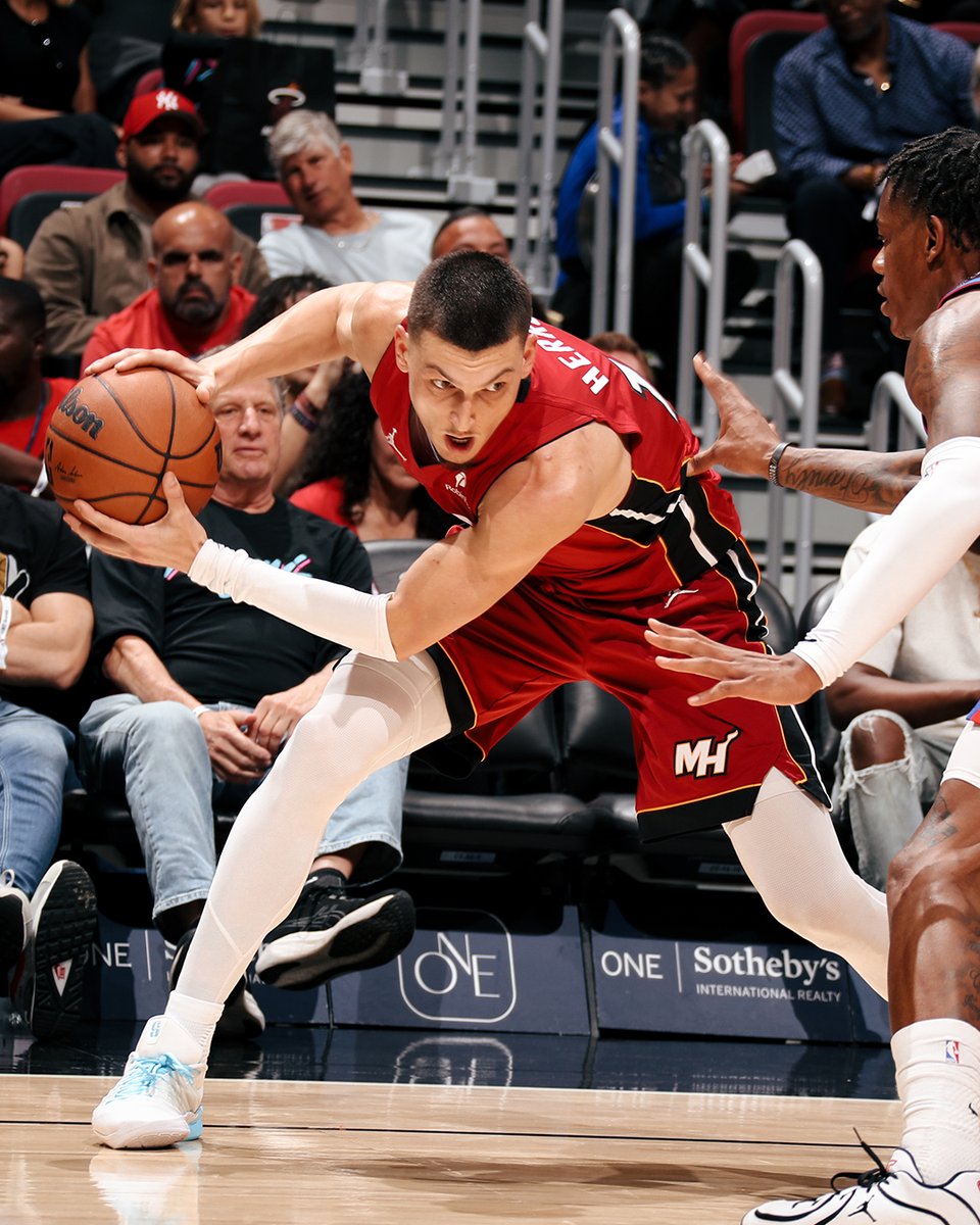 Flicks at the half 📸