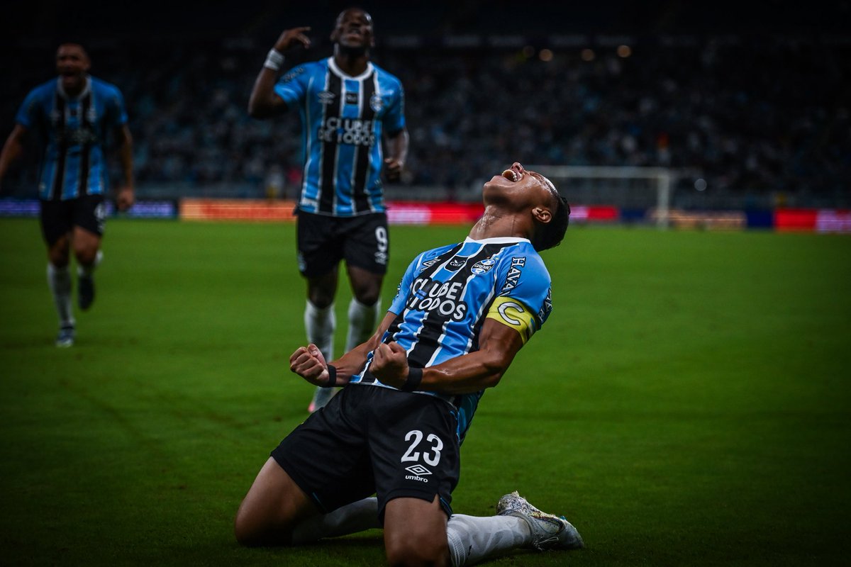 GremioTimeLine's tweet photo. Grêmio é CAMPEÃO do Gauchão 2026 dentro do estádio Beira-Rio. 🏆🇪🇪 https://t.co/H319hpWX3n