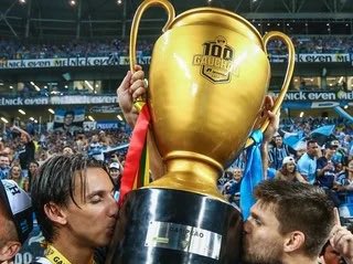 alexaguiarpoa's tweet photo. OITO títulos do Grêmio nos últimos NOVE campeonatos estaduais. Isso se chama HEGEMONIA. Essa terra tem dono. Rio Grande do Sul é Grêmio!!! https://t.co/GJIhG9KF8U