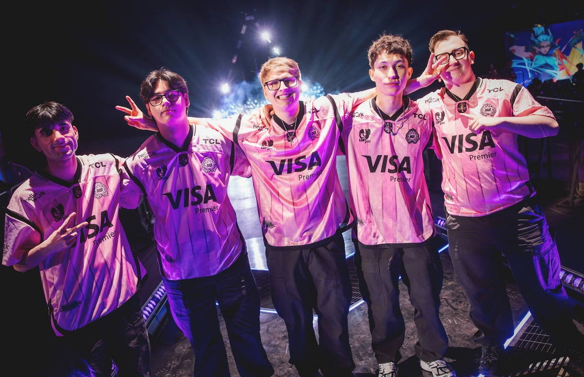 M8_Lightyear's tweet photo. J’suis stunt, mais qu’est ce que je suis fier de cette équipe. 
Merci de nous avoir fait vibrer pour ce premier Masters 👏  @47GLYPH @bipoval @starxo5 @imthemarteen @minnyfn 🩷 #M8WIN https://t.co/omEyKHlBLz