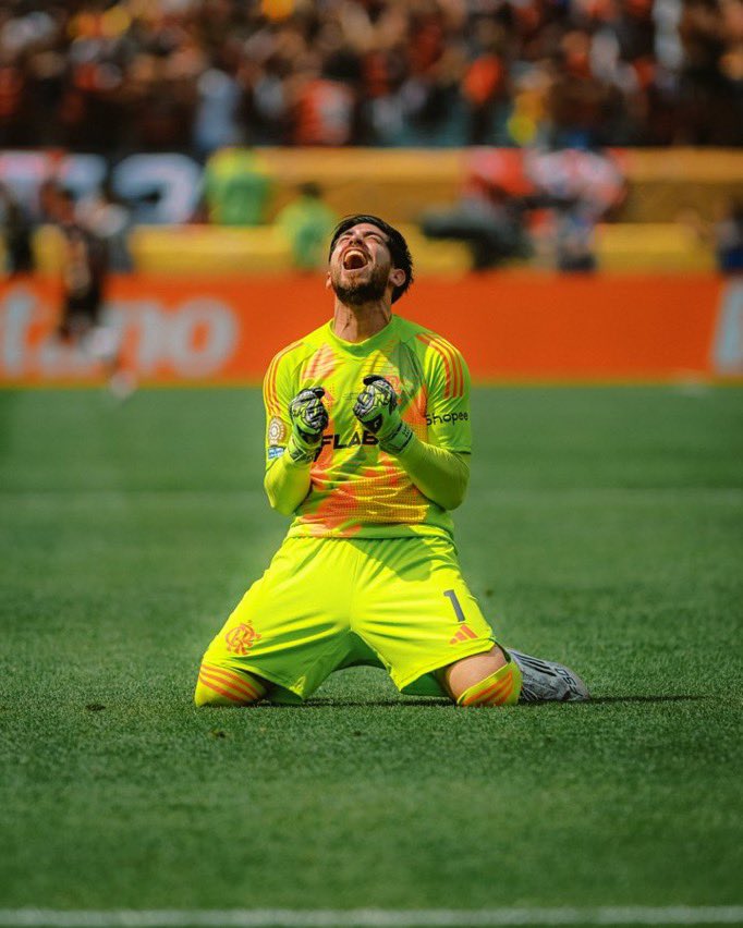 FlaGalaxy's tweet photo. ROSSI, NÓS TE AMAMOS! https://t.co/MsOsTjr8j0