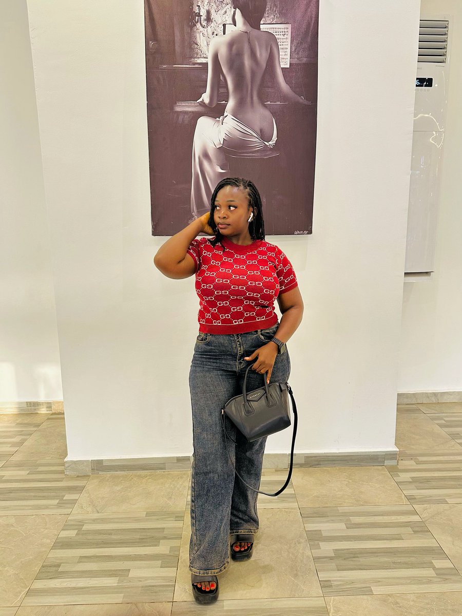 Vee_notes's tweet photo. Happy Birthday to me❤️ God, please protect me, give me peace, and guide my life. Watch over my family and give my parents rest. Amen, say me a prayer😊 https://t.co/UNR6HmpD1T