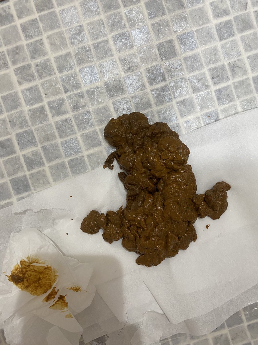 ruiunko's tweet photo. 勢いよすぎて的から外した〜💩 https://t.co/mQogk62Z8a