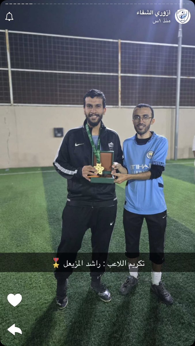 azzurri_1999's tweet photo. 2️⃣
وتم تكريم الكُتش: عبدالمجيد المسعود ابوالوليد🏅
وتكريم الكابتن: فهد الجمعة ابونواف 🏅
وتكريم الكابتن: راشد المزيعل ابوعبدالله🏅
ونشكر كل من صور التكريم : راشد @rashode_18 + تركي السديري + سلطان النتيفي🤩📸👌🏼
لمتابعة لقطات اللقاء || عبر السناب azzurri_1999 📸💫 https://t.co/uWPh8THgfV