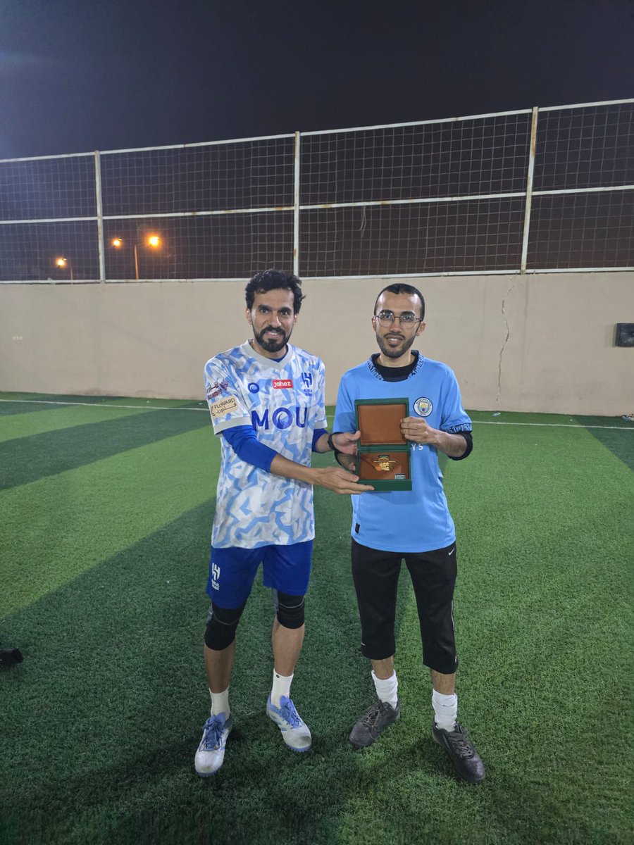 azzurri_1999's tweet photo. 2️⃣
وتم تكريم الكُتش: عبدالمجيد المسعود ابوالوليد🏅
وتكريم الكابتن: فهد الجمعة ابونواف 🏅
وتكريم الكابتن: راشد المزيعل ابوعبدالله🏅
ونشكر كل من صور التكريم : راشد @rashode_18 + تركي السديري + سلطان النتيفي🤩📸👌🏼
لمتابعة لقطات اللقاء || عبر السناب azzurri_1999 📸💫 https://t.co/uWPh8THgfV