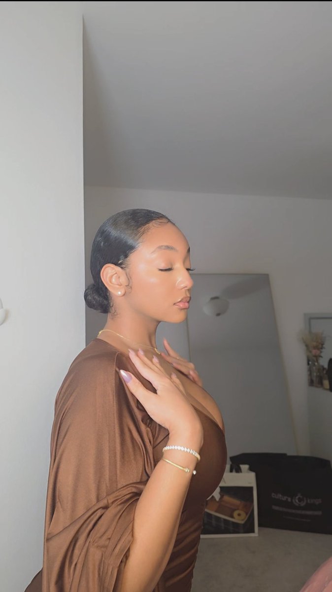 hotnicole840's tweet photo. I love brown 🤎 https://t.co/YqIP6AyCkR