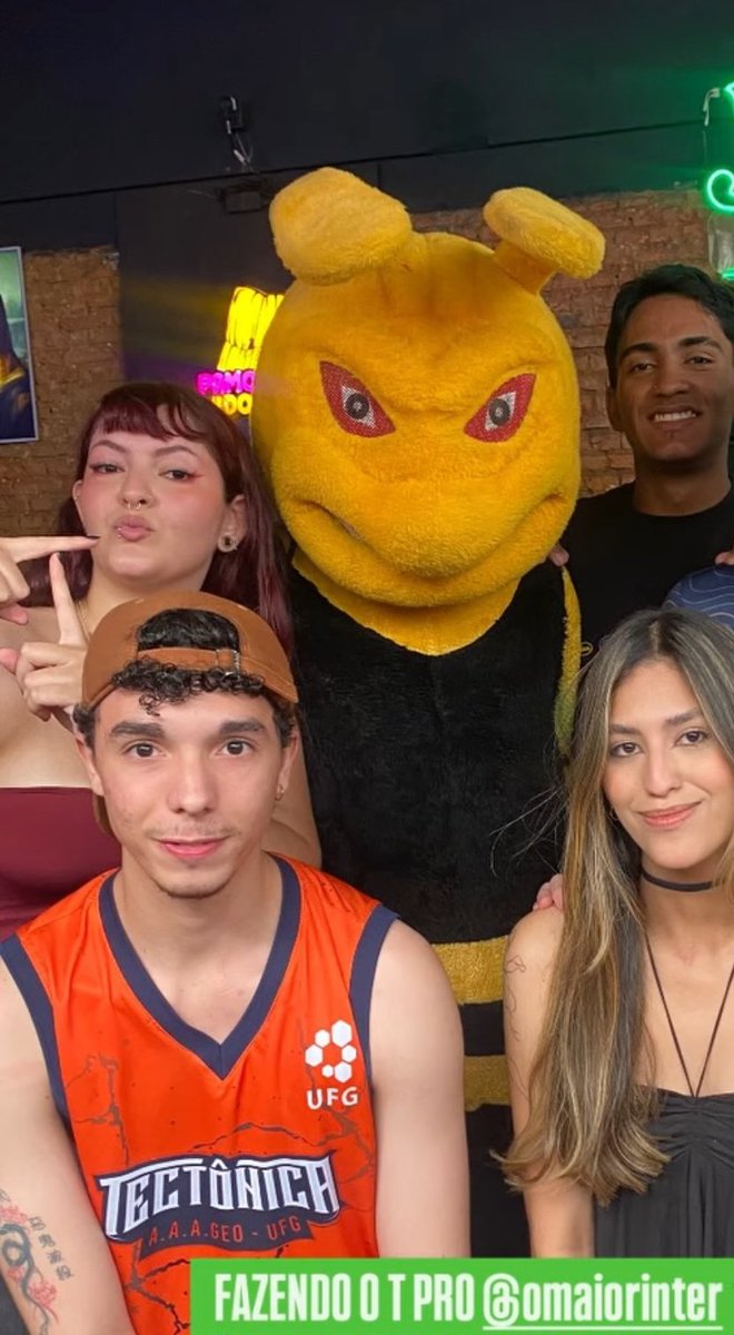 Uai, a presida da <a href="/desastrosaufg/">JEFF</a> fazendo o T?????? Pode isso????? Neste país tropical acontecendo isso?????