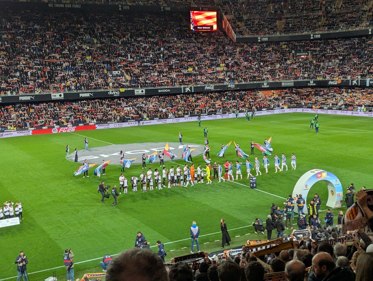 Valencia (0)3 Alaves (1)2, att 41,512. Scrappy, enjoyable, eventful game. V behind twice, struggling, A miss great chance for 1 3 then V pull themselves together for last push and score 2 in last 9m for unlikely win. Heard a lot about Mestalla. It didn't disappoint!
