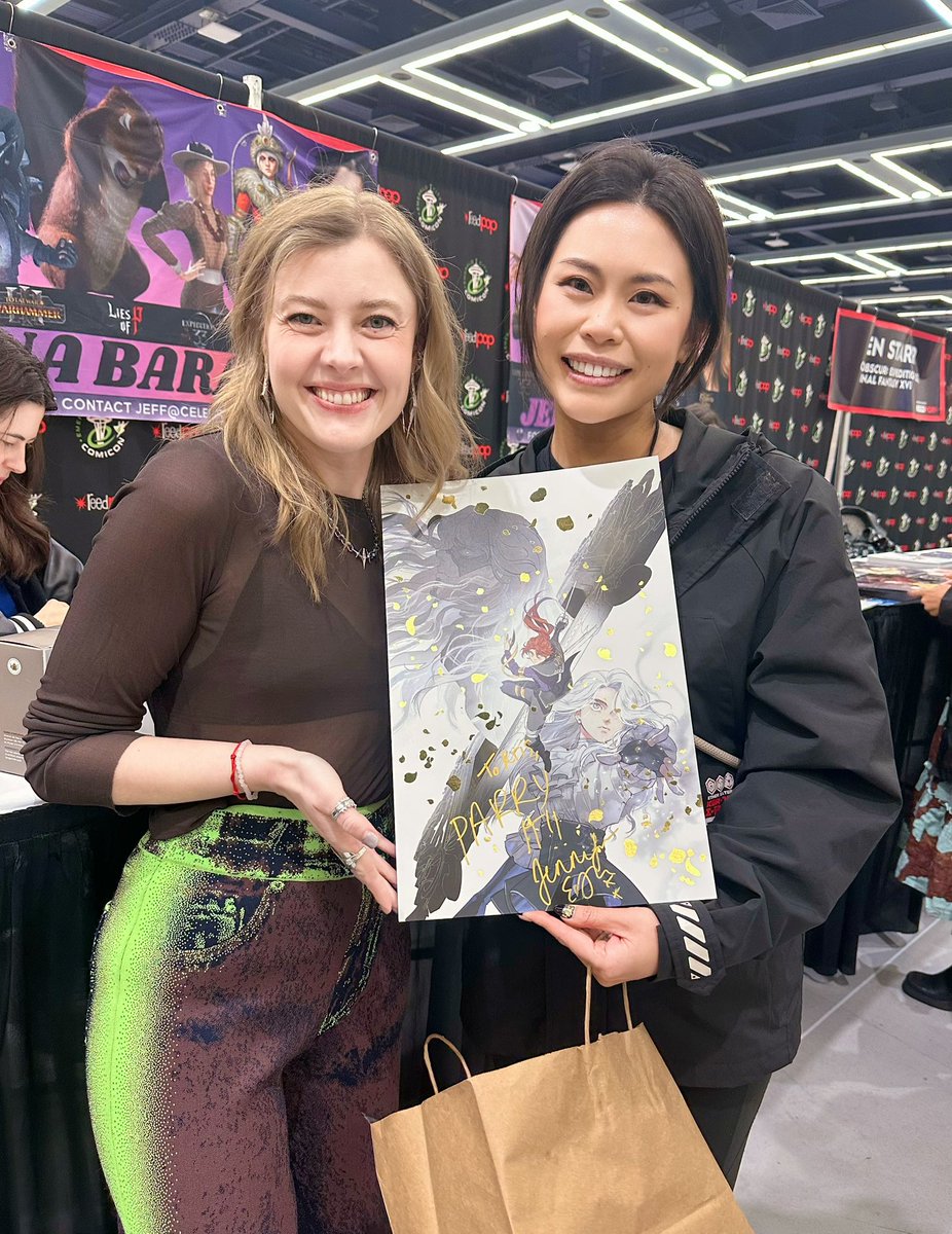 Kris 🔺C2E2 B12 tweet media