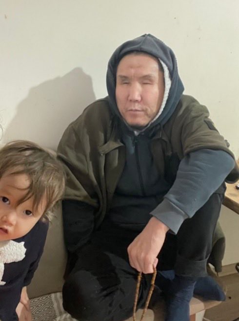 İstanbul’da yasal ikamet izni ile hayatını sürdüren ve 51 yaşındaki Uygur Türkü Ali Abdullah, suç kaydı bulunmadığı için savcılık tarafından serbest bırakılmasına rağmen İstanbul Binkılıç GGM’de idari gözetim altına alındı ve hakkında sınır dışı kararı verildi.