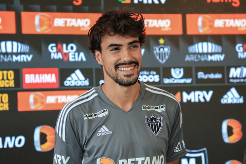 angelo_cao_'s tweet photo. Quem sugeriu ao Barba a titularidade do Bernard e depois a substituição do Cissé contundido pelo Igor Gomes, literalmente entregou a taça ao Cruzeiro. É isso.  #fim https://t.co/hyX8uSRqRT