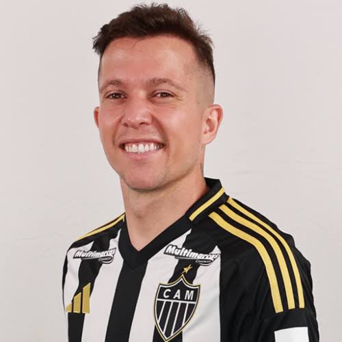 angelo_cao_'s tweet photo. Quem sugeriu ao Barba a titularidade do Bernard e depois a substituição do Cissé contundido pelo Igor Gomes, literalmente entregou a taça ao Cruzeiro. É isso.  #fim https://t.co/hyX8uSRqRT