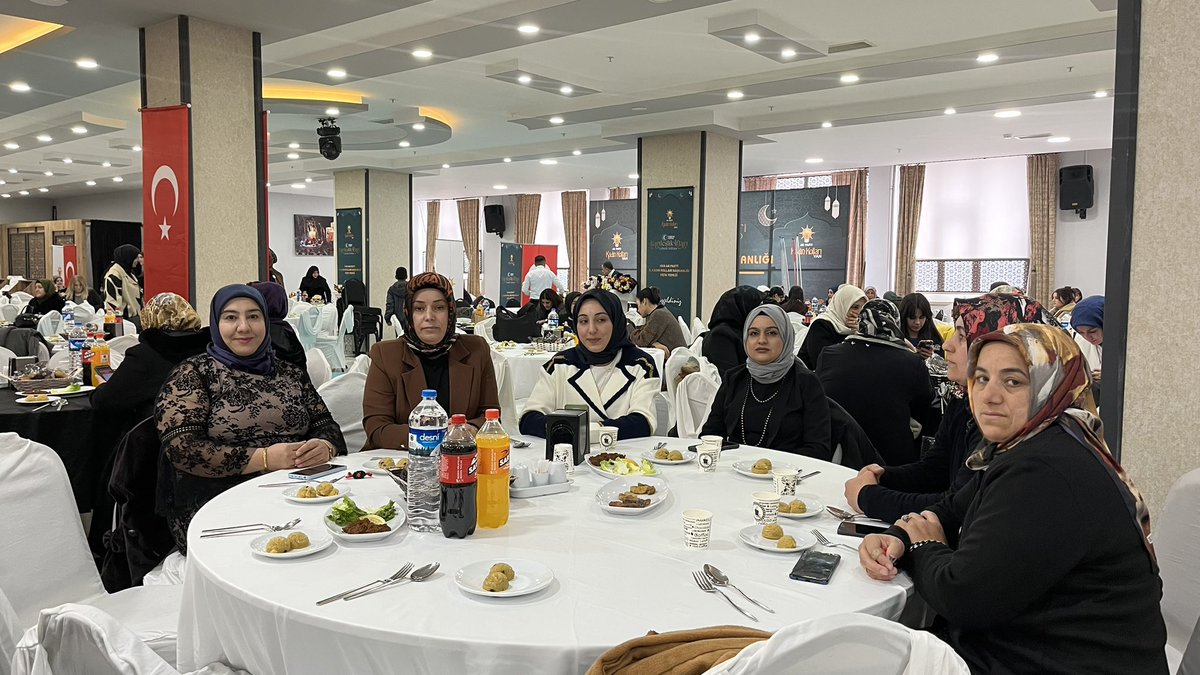 İlçe Kadın Kolları Başkanımız <a href="/Sevdacicek25/">Sevda Çiçek</a> ve yönetim kurulu üyelerimizle 8 Mart Dünya kadınlar günü münasebetiyle "Kardeşlik İftarı" programına katıldık. 🌙 <a href="/tugbaisikercan/">Tuğba IŞIK ERCAN</a> <a href="/ArvasAbdulahat/">Abdulahat Arvas</a> <a href="/zerrin_alpaslan/">Zerrin Alpaslan</a> <a href="/AKKADINGM/">AK Parti Kadın Kolları</a> <a href="/akkadinvann/">AK Kadın Van</a> <a href="/agirtass324/">Sevda Gündoğdu</a> 

#MilletimizleİnancımızBir