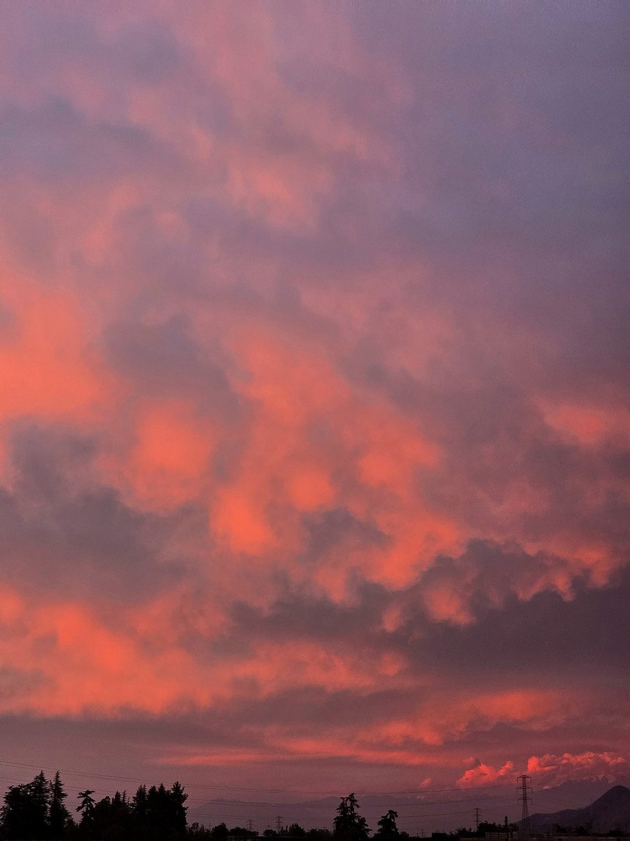 mabrigaray's tweet photo. Las postales del último atardecer de la semana 🧡🔥✨️ https://t.co/HC5v7QneHL