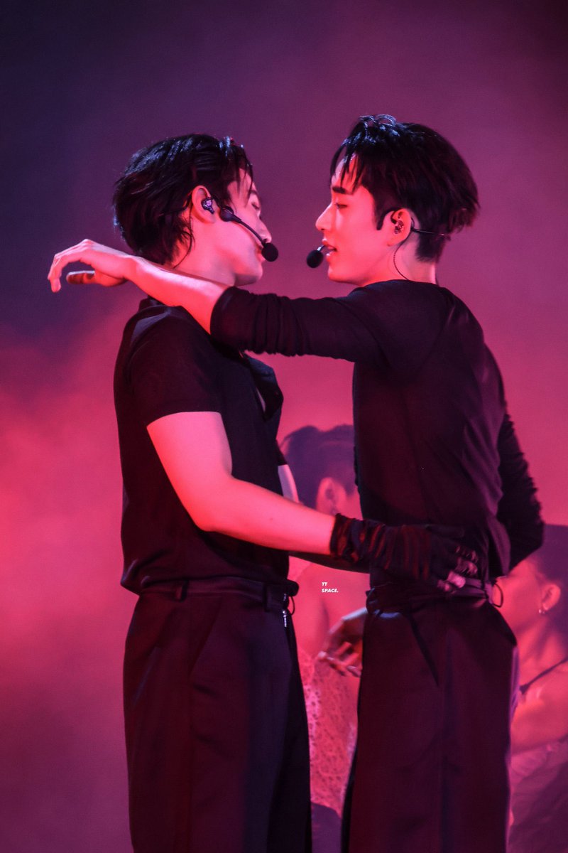 The real yaoi size difference 

WILLIAMEST SMILES NYC
#PPWExNY #WilliamEst #วิลเลี่ยมเอส