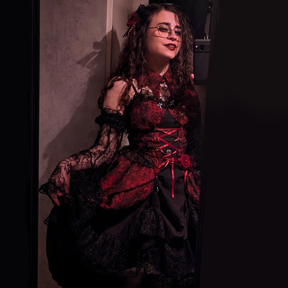 minimalovestea's tweet photo. Vampire princess vibes https://t.co/LnRwskqkYY