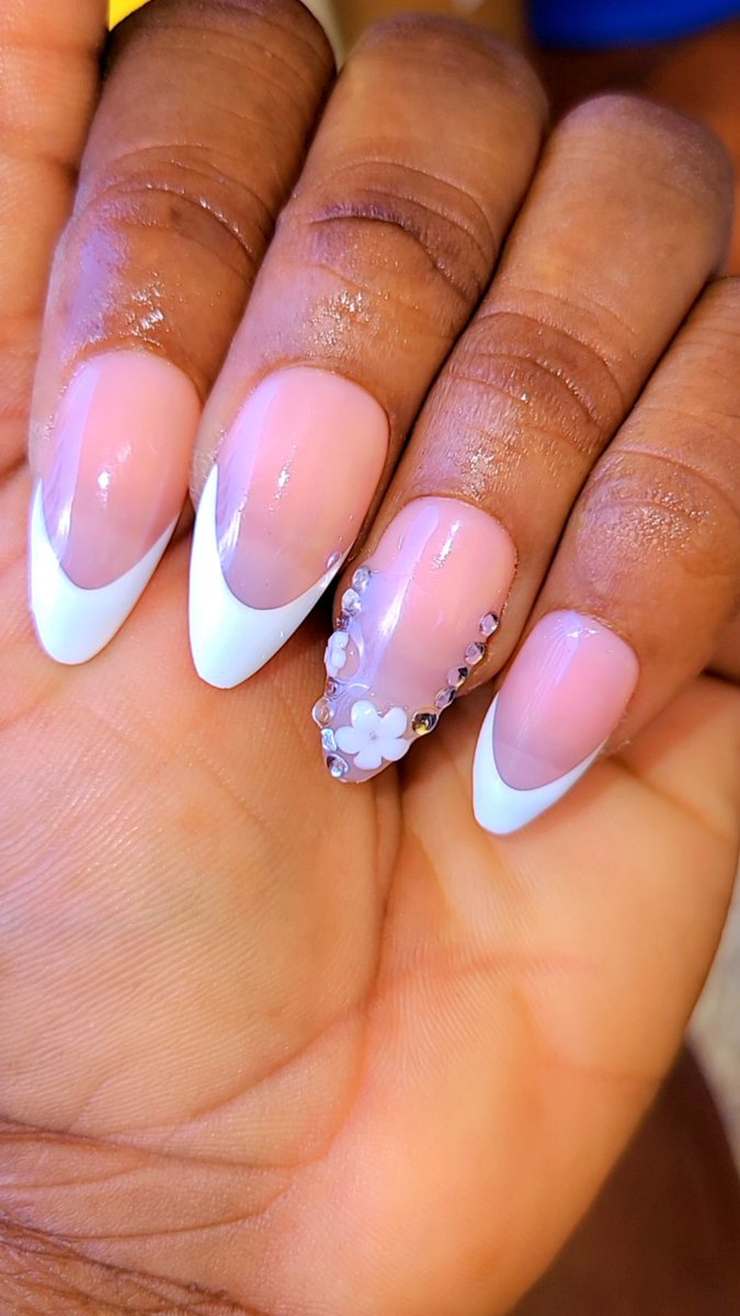 MaryWilsonioem's tweet photo. Nails 💅 https://t.co/OUoPzZv7CA